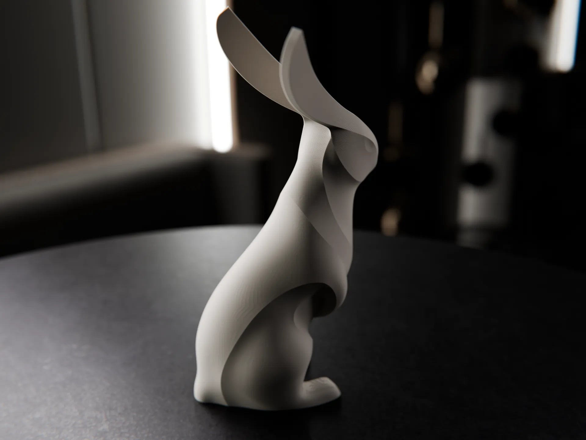 {title} – moderne minimalistische Skulptur
