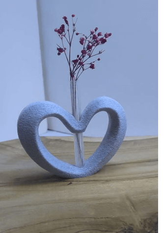 {title} – moderne minimalistische Skulptur