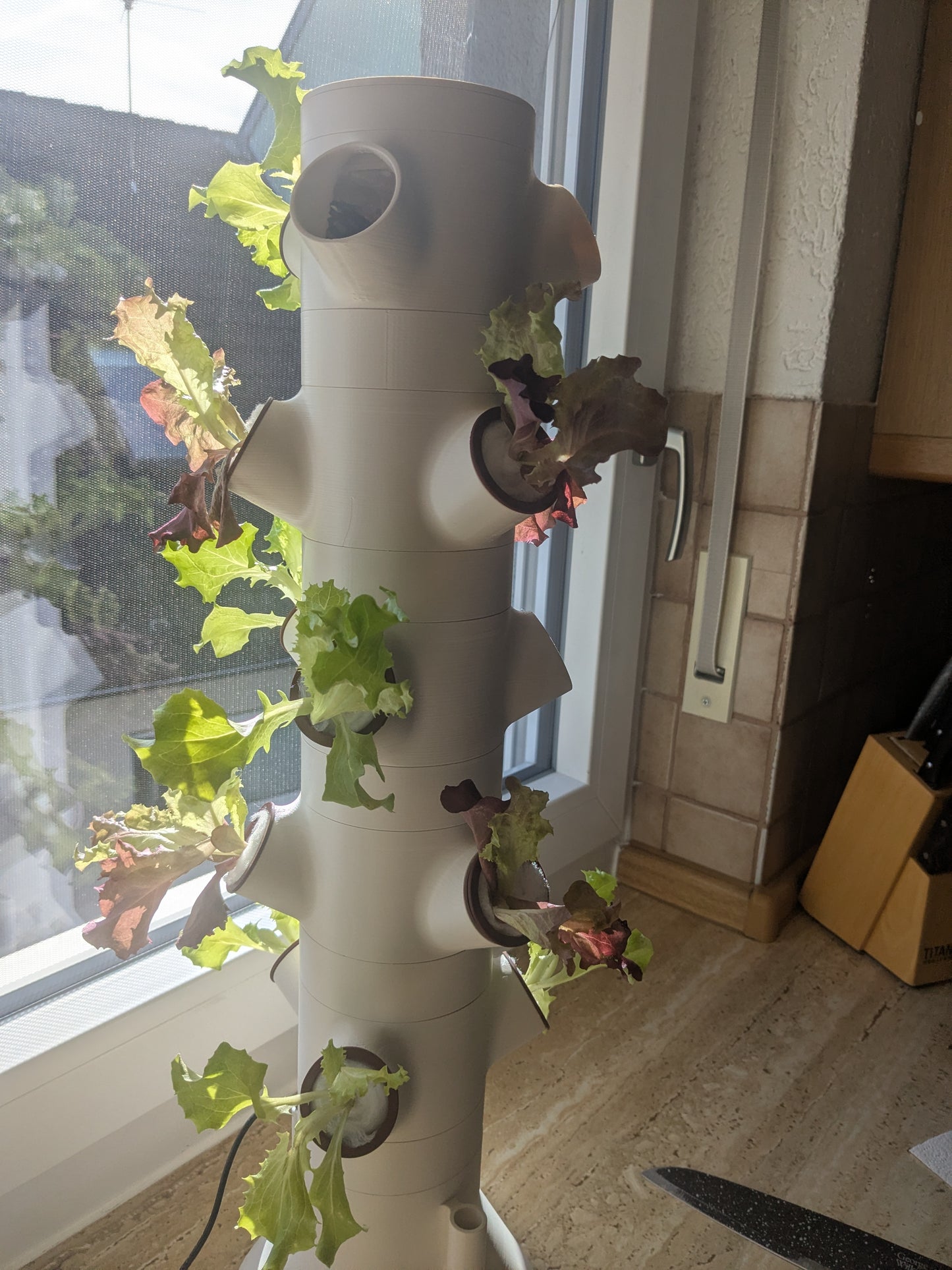 Indoor Grow Tower „Balance“  – Frische Ernte direkt zuhause